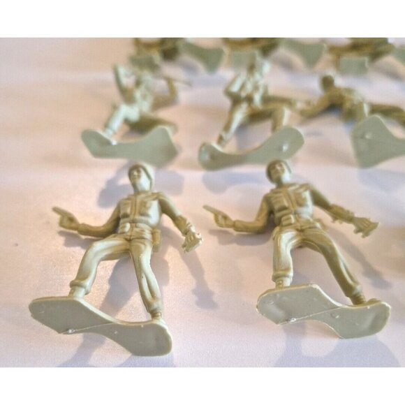Vietnam Korea Soldier 12 Figures Plastic Army Vintage Lot 2" Beige Green Yellow - Picture 7 of 11